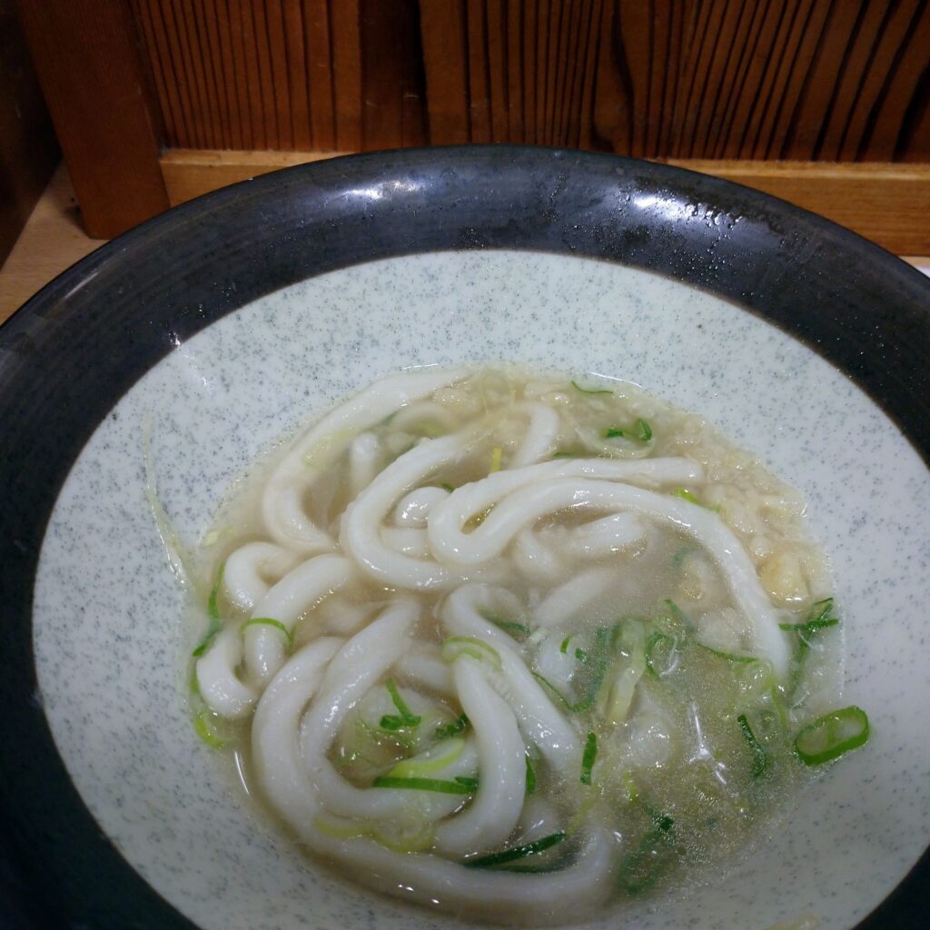 すめ（汁を吸ったうどん）の様子